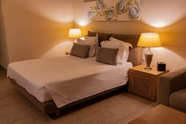 Beroemdheden Comfortabele slaapkamer inrichting voor een goede nachtrust met passende matras en boxspring