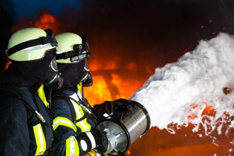 Beroemdheden Robinet hydrant en brandbestrijdingsmateriaal volgens NBN EN 671-1 normen voor Belgische gebouwen