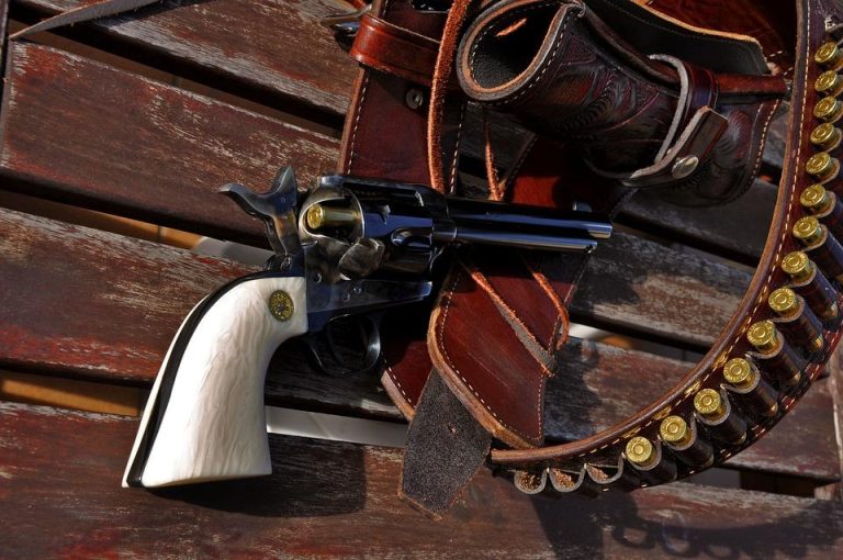 Antieke Remington-revolver te koop: historisch wapen met karakteristieke details uit de 19e eeuw