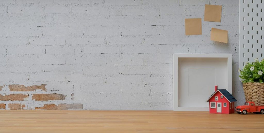 Een professionele makelaar helpt bij de verkoop van je woning met marketing en marktkennis