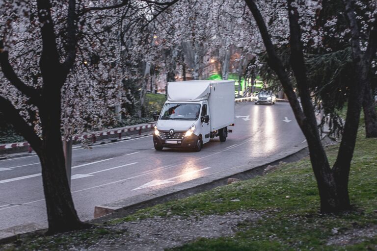 HOME Het juiste transportbedrijf in Antwerpen kiezen: specialist in spoedtransport en logistieke oplossingen voor ondernemingen